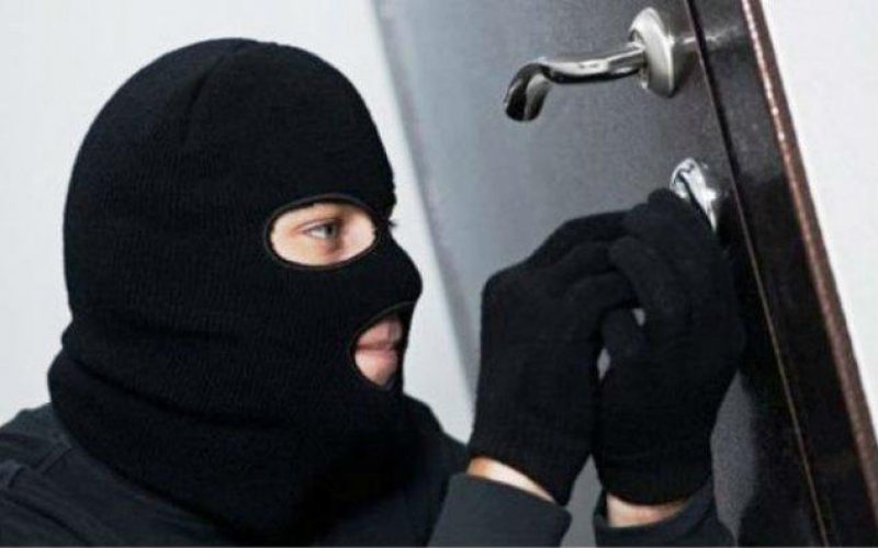 Baş redaktorun evini soyub, bacısının cehizlərini apardılar - Bakıda