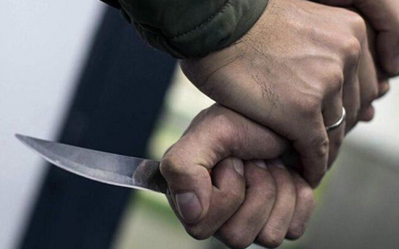 30 yaşlı gəncdən dəhşətli əməl - Dostlarını al-qana buladı