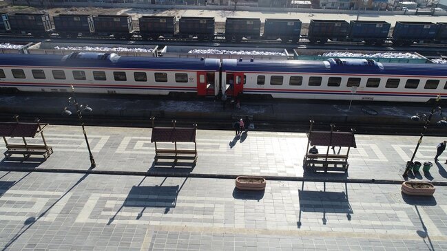 Zəlzələ qurbanları bu vaqonlara yerləşdirildi - FOTOLAR