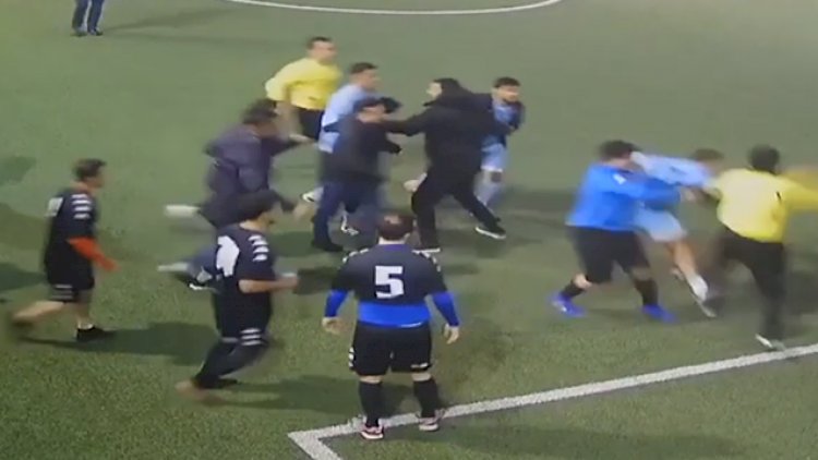 Bakıda futbol matçında dava, hakim döyüldü - Video