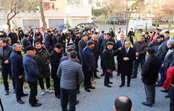 Azay Quliyev 8-ci mikrorayon, İbrahimpaşa Dadaşov və Nizami Nərimanov küçələrinin seçiciləri ilə görüşüb - FOTOLAR