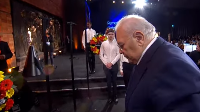 Oqtay Əsədov Yəhudilərin soyqırımını belə andı - VİDEO