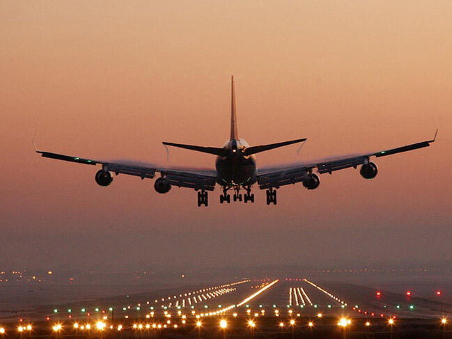 Qazaxıstandan Bakıya uçan təyyarə geri qayıtdı