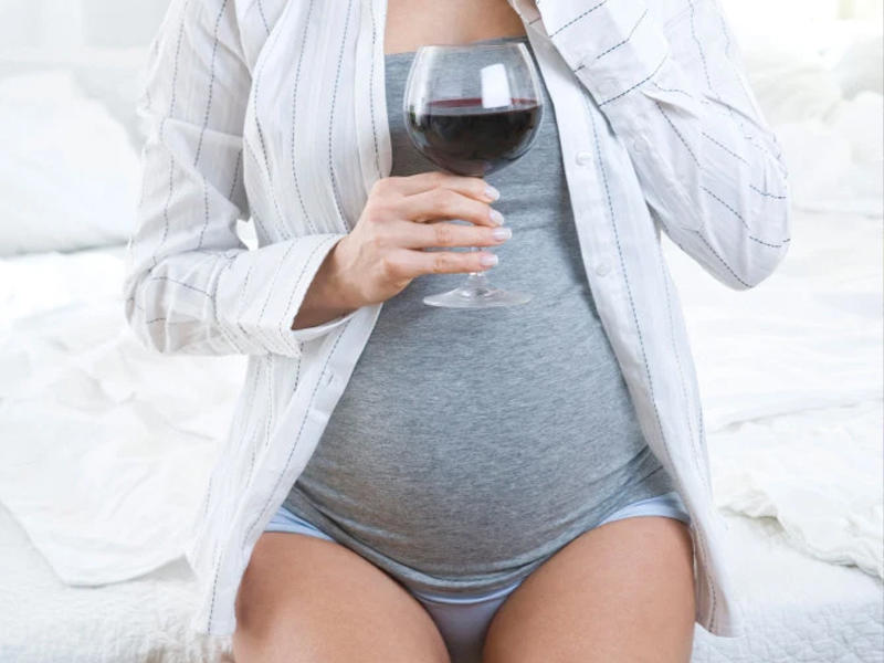 Hamiləykən spirtli içki qəbul edənlərin uşaqları aşağı intellektli olur - Araşdırma