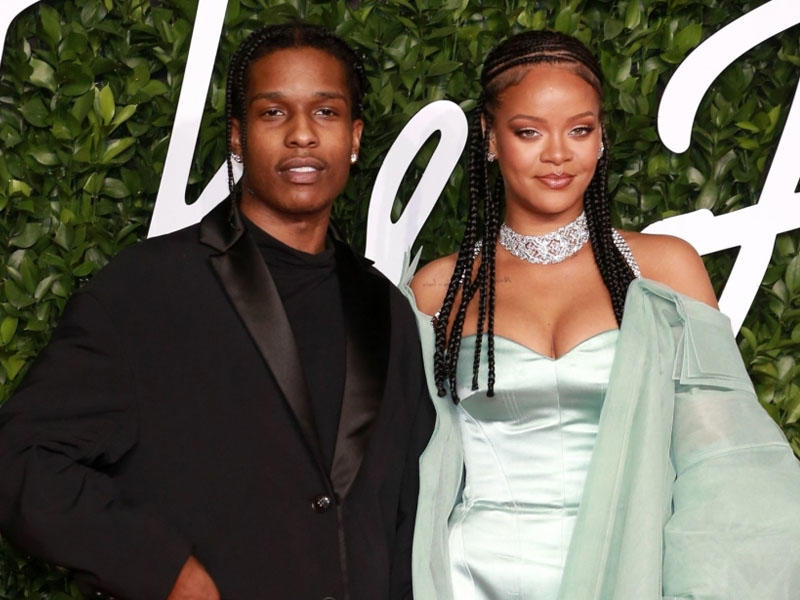 Rihannanın yeni sevgilisi var - FOTO