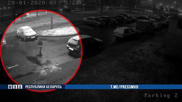 Doqquz yaşlı uşaq atasının maşınını oğurladı və məktəbə sürdü - VİDEO