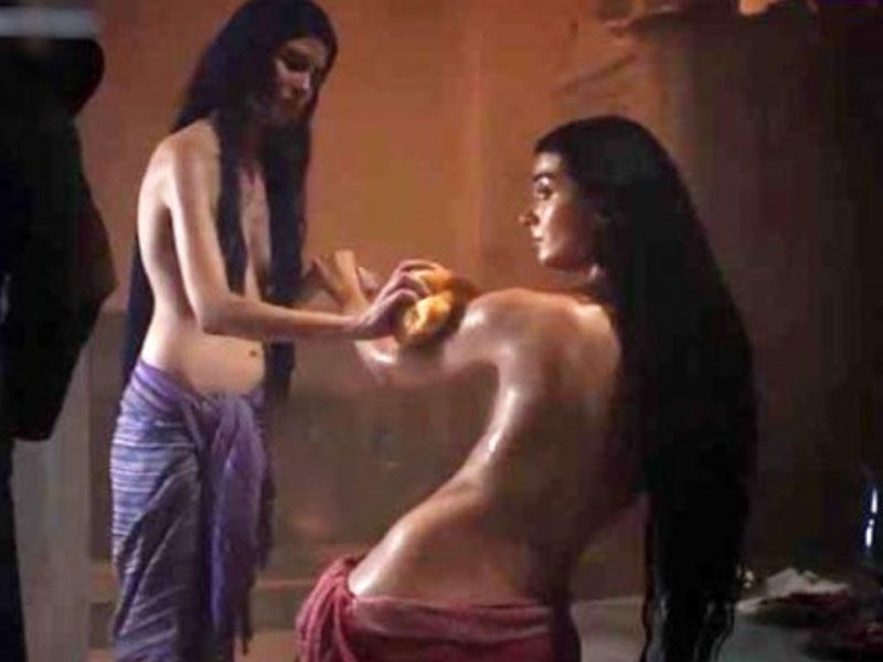 Tuba Büyüküstün hamam səhnəsi ilə gündəm oldu - VİDEO