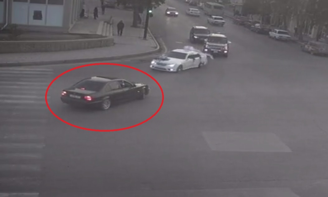 Gəncəni bir-birinə qatan 