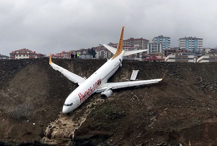 İranda təyyarə qəzaya uğradı - 110 nəfər...