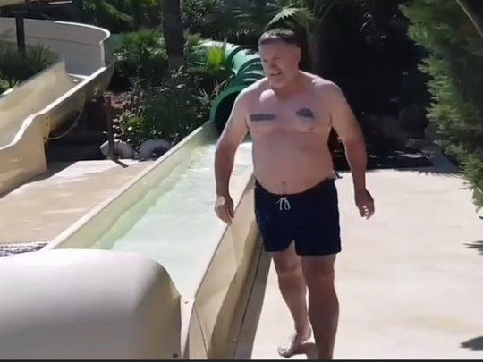 Подарок зятя обернулся неприятным сюрпризом для тестя – ФОТО