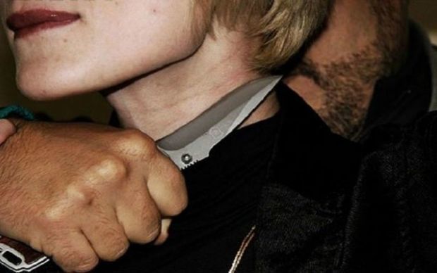 В Баку сын экс-главы ИВ ранил ножом бывшую жену