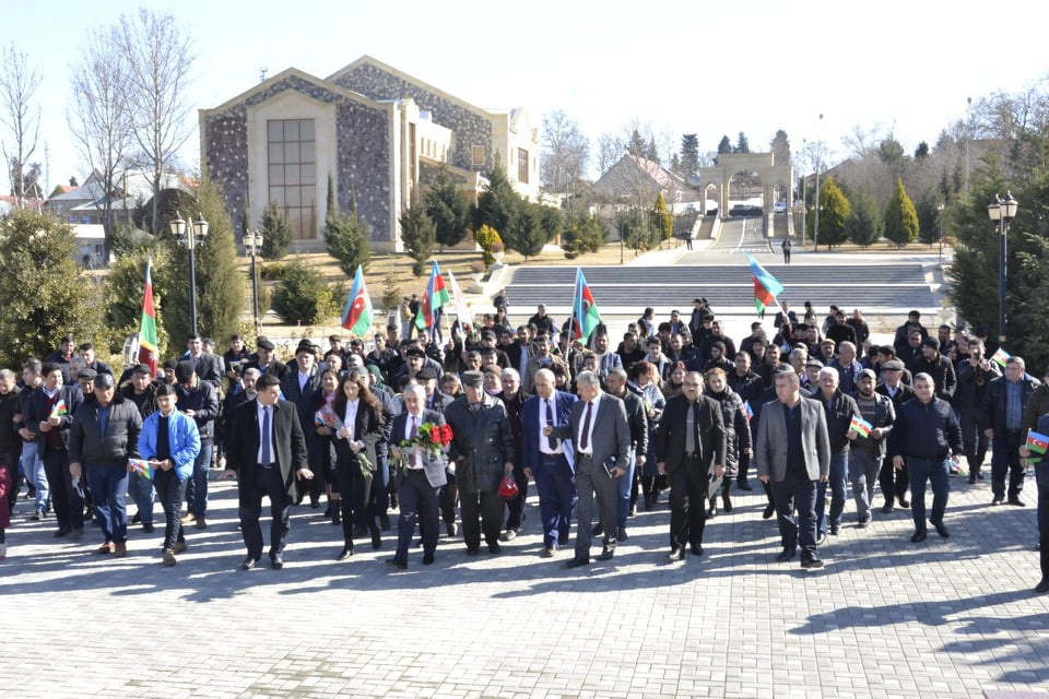 DEPUTATLIĞA NAMİZƏD MÖHSÜM ASLANOVLA GƏNCLƏR MƏRKƏZİNDƏ İZDİHAMLI GÖRÜŞ