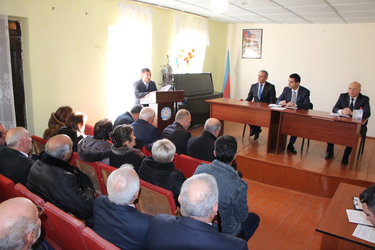 Yevlax şəhər İcra Hakimiyyətinin başçısı Anar Tağıyev Malbinəsi kəndində vətəndaşlarla səyyar qəbul keçirmişdir