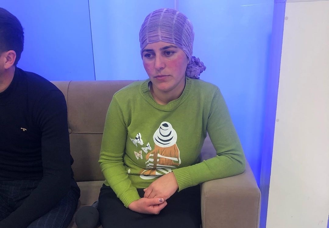 Əri tərəfindən qırmancla döyülən Əfsanədən efirdə gözlənilməz addım - VİDEO