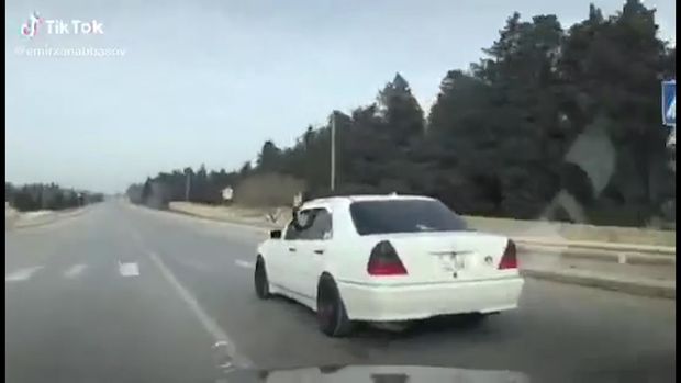 Автохулиганы попали на камеру - ВИДЕО