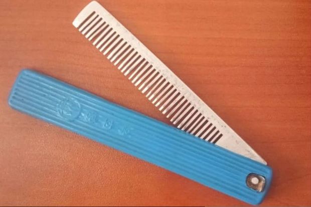 Мужчина ограбил студента, угрожая расческой