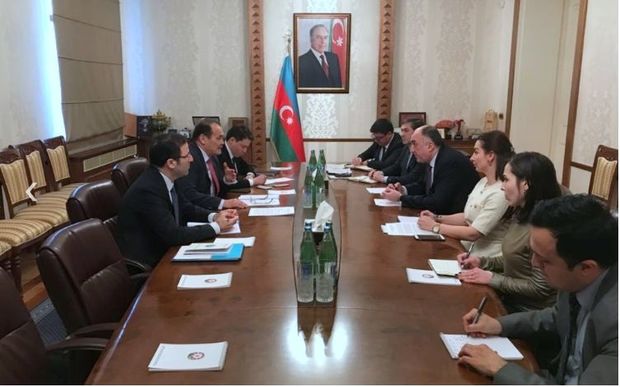 Глава МИД Азербайджана встретился с генсеком Тюркского совета