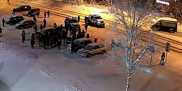 Mühafizəçilər müştərini amansızcasına döydülər - VİDEO