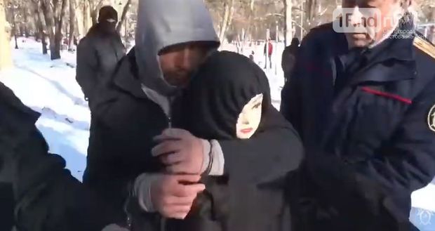 Qadınlara təcavüz edən erməni əsilli manyak məhkəmə qarşısında - VİDEO