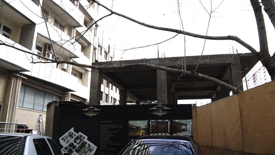 “Baku Lüks Tikinti”nin qanunsuz hərəkəti kütləvi etirazlara səbəb oldu - FOTO - VİDEO