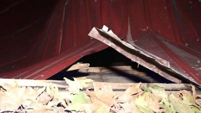 Bakıda binanın dam örtüyü uçdu (VİDEO)