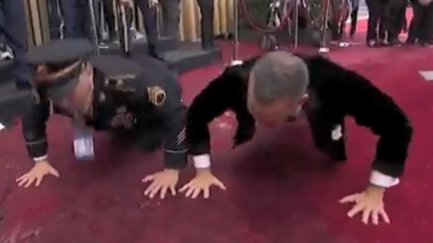 Tanınmış aktyor “Oskar” mərasimində “jim” vurdu - VİDEO