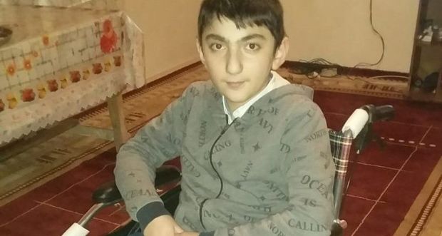 Мать просит спасти сына от инвалидности: 14-летнему Нихаду требуется операция по замене тазовой кости - ФОТО