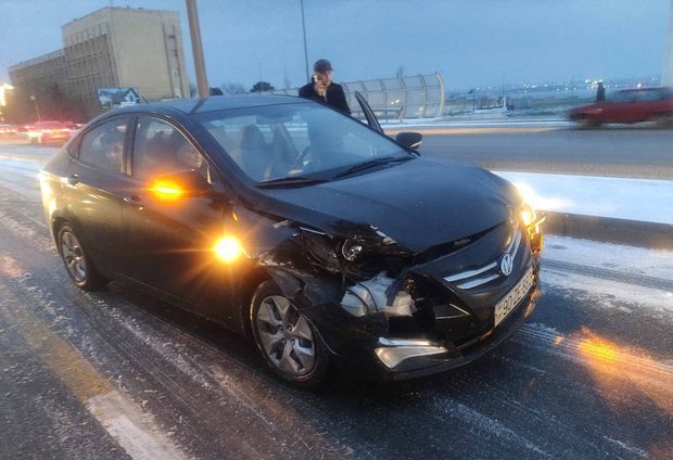 На крупном бакинском проспекте из-за цепной аварии образовалась пробка - ФОТО