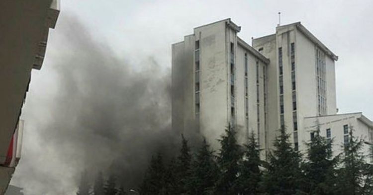 Dövlət xəstəxanası yanır - Hadisə yerindən VİDEO