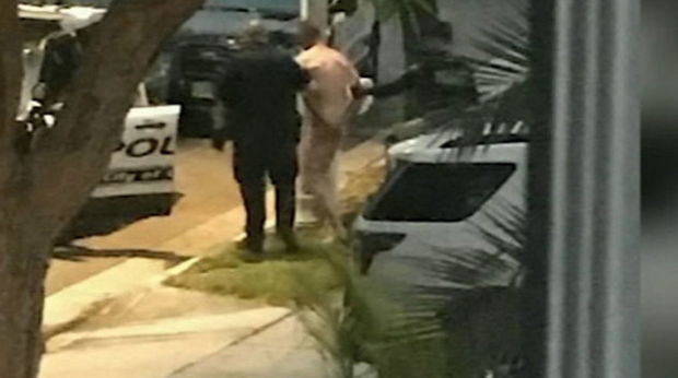 Evinə gələndə çarpayısında naməlum çılpaq kişi yatdığını gördü - VİDEO