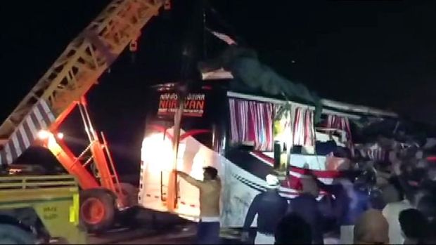 В ДТП с участием автобуса на севере Индии погибли 13 человек