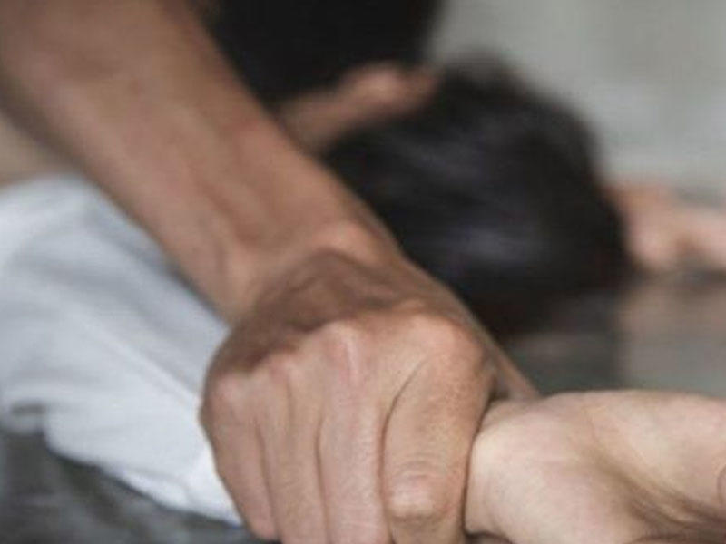 Hotel otağında yeniyetməyə təcavüz etdi