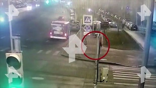 Piyada möcüzə nəticəsində xilas oldu - VİDEO