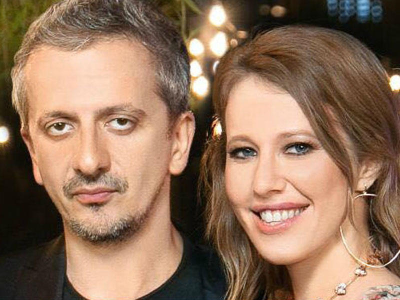 Sobçak rəfiqələri ilə soyunub, bir-birinin intim yerlərini örtdülər - FOTO