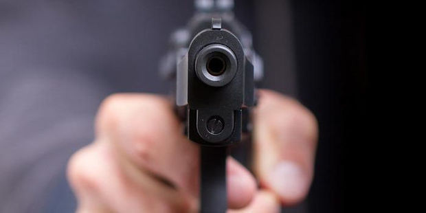 Ata onu döyən oğlunu odlu silahla qətlə yetirdi