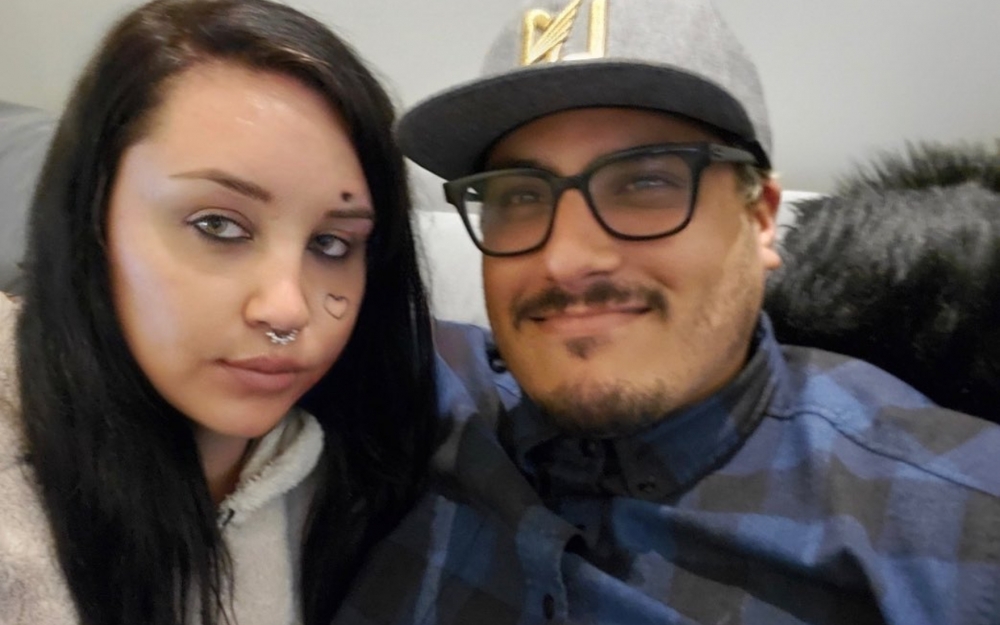 Nişanlanıb, üzünə ürək döyməsi etdirdi - Fotolar