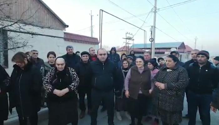Şəmkirlilər yeni seçki tələb edir: “Biz Sahibə Qafarovaya səs verməmişik” - VİDEO