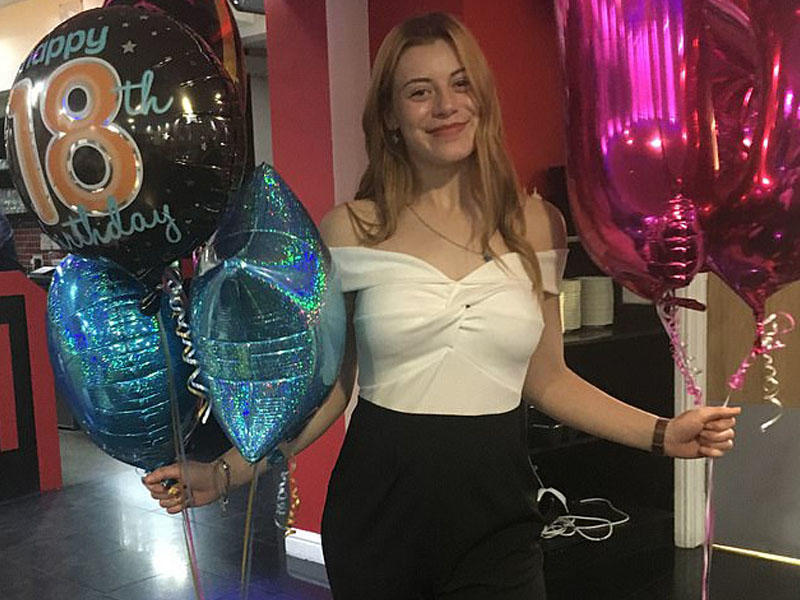 Polisin oğlunu evinə gətirib, cinsi əlaqədə olan 18 yaşlı qız dəhşət yaşadı - FOTO