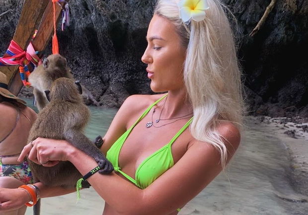 Məşhur model şəkil çəkdirmək istəyərkən öldü - FOTO