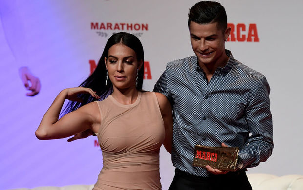 Ronaldu ayda sevgilisinə bu qədər pul ayırır