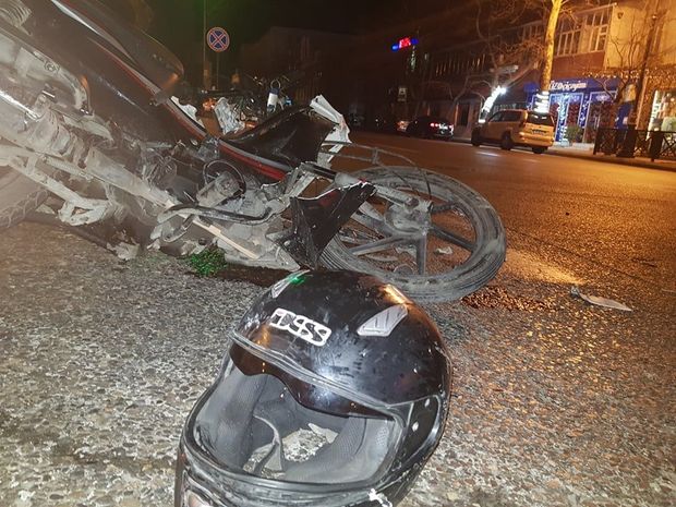 В Баку мотоцикл врезался в грузовую 