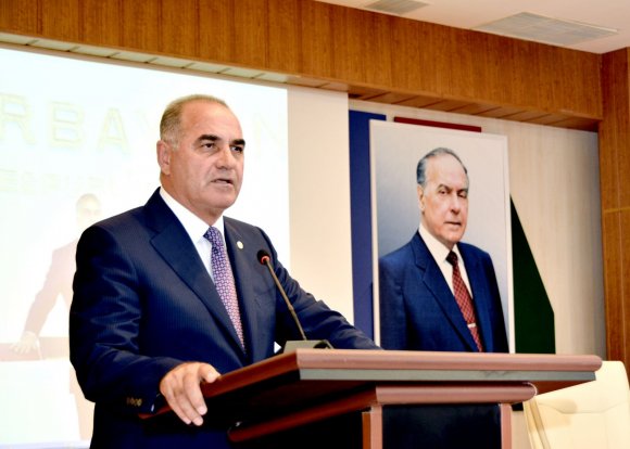 Göyçayda köməkçi icra başçısına “quyu qazır?”