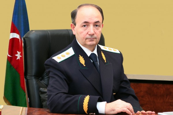 ƏDLIYYƏ NAZIRLIYI, NOTARIUS MÜDIRININ QARŞISINDA NIYƏ GÖZÜ KÖLGƏLIDIR?