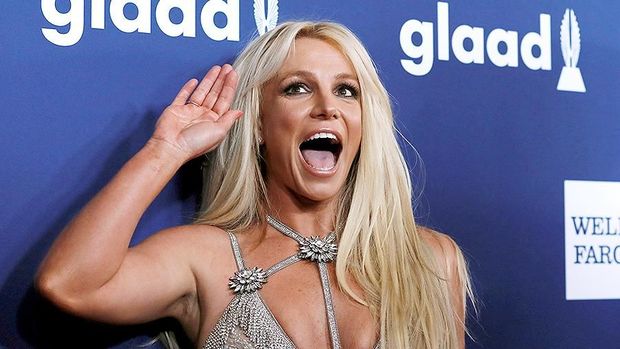 Britni Spirs ayağını sındırdı – FOTO