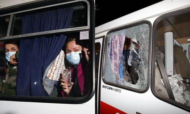 Çindən təxliyyə olunan ukraynalıların avtobusu daşa basıldı - VİDEO