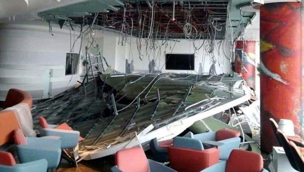 Rusiyada aeroportun tavanı çöküb - FOTO