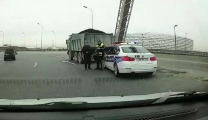 Yol polisi sürücülər üçün təhlükə yaradıb - Video