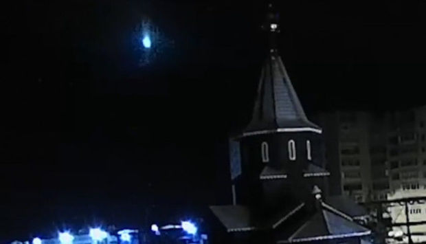 Meteorit əvvəl səmanı işıqlandırdı, ardınca isə... - VİDEO