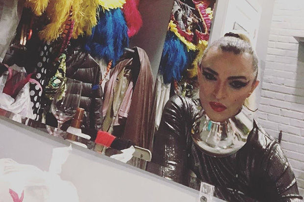 Cinsini dəyişib transgender olan rusiyalı müğənni səhnəyə qayıdır - FOTO/VİDEO