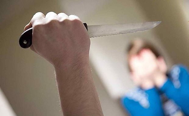 В Баку муж нанес жене ножевые ранения